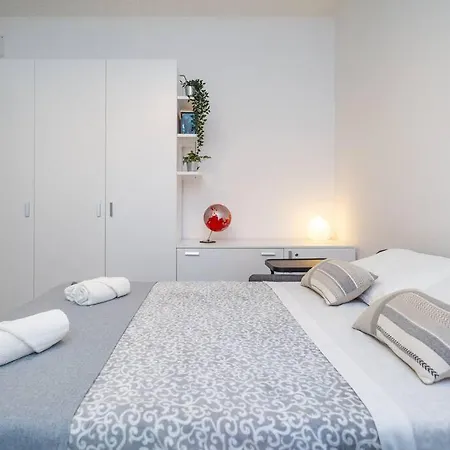 Comfort Business Suite, Wi-fi & 3 Stops From Duomo Apartment *